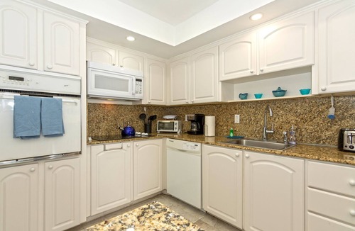 Hollywood South Central Beach Condo | E - Beautiful beachfront property with pool! (Partial Ocean Views)