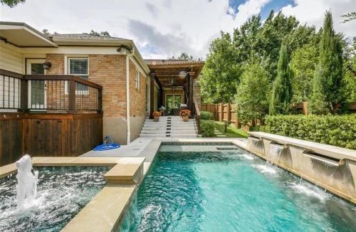 Hollywood - Santa Monica House | E Dallas Family Home with Pool Spa Outdoor Fire
