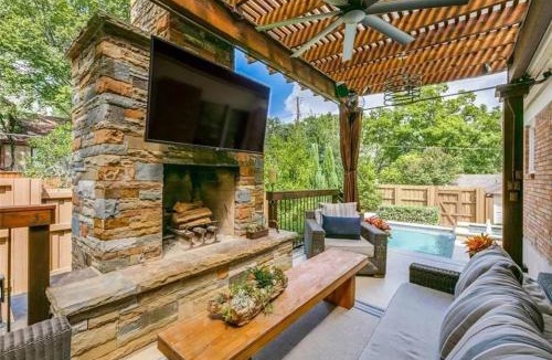 Hollywood - Santa Monica House | E Dallas Family Home with Pool Spa Outdoor Fire