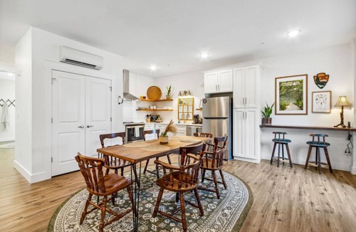 St. Marys Apartment | #E Doe Run Inn - DT - Short Walk to Waterfront