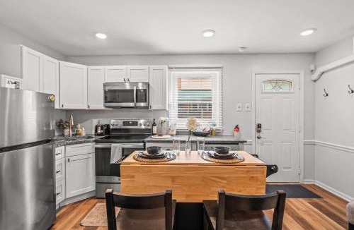 Passyunk Square Apartment | E Passyunk 1BR A Location Extended Stay Oasis