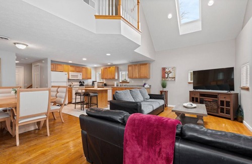 East Rochester House | E. Rochester Darling - Sleeps 6!