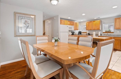 East Rochester House | E. Rochester Darling - Sleeps 6!