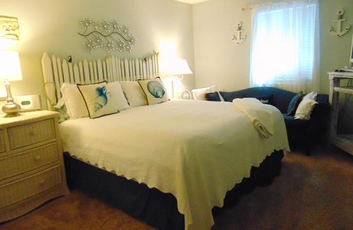 Demere Park Apartment | E12 Awesome renovation, comfy well stocked kitchen make some memories!