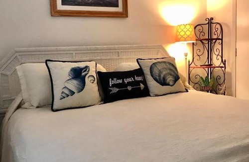 Demere Park Apartment | E12 Awesome renovation, comfy well stocked kitchen make some memories!