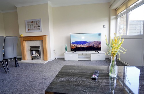 Ashford Apartment | E2M Stays Heathrow Beautiful FreeParking