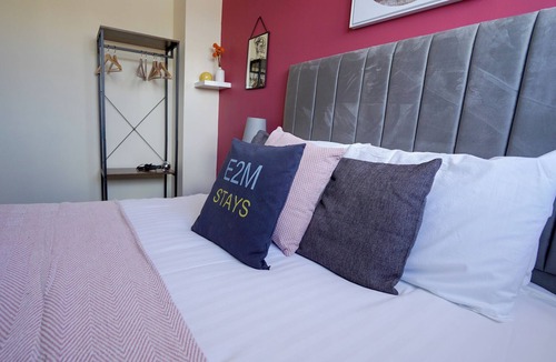 Ashford Apartment | E2M Stays Heathrow Beautiful FreeParking