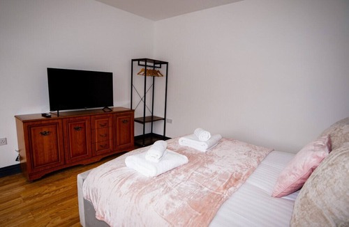 Slough House | E2M Stays Slough 5Bed Spacious House Free Parking