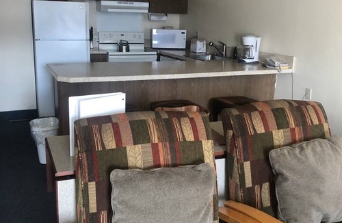 Wapato Point Apartment | E3 Poolside and Mountain Views