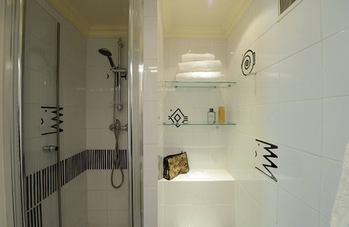 Arts-et-Metiers Apartment | E3DD White night