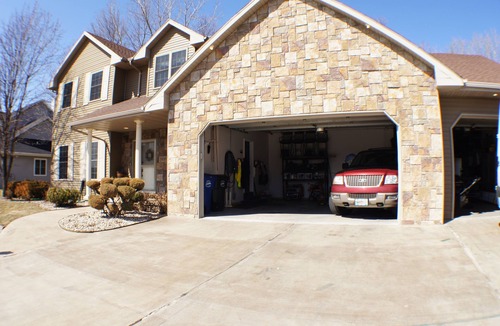 Neenah House | EAA Air Adventure - Executive Home for Business Rental