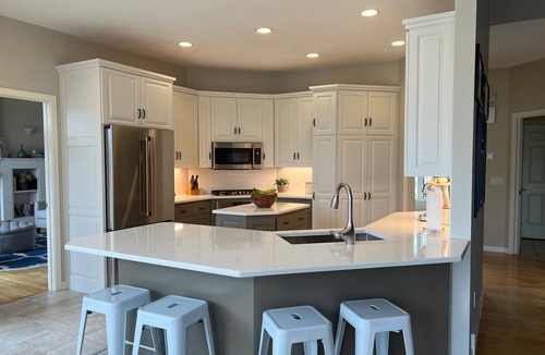 Neenah House | EAA Airventure location for a family or group - 6000 sq ft!