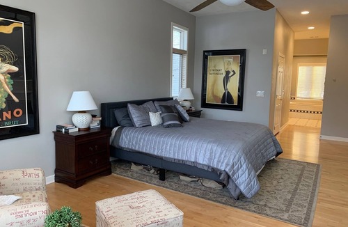 Neenah House | EAA Airventure location for a family or group - 6000 sq ft!