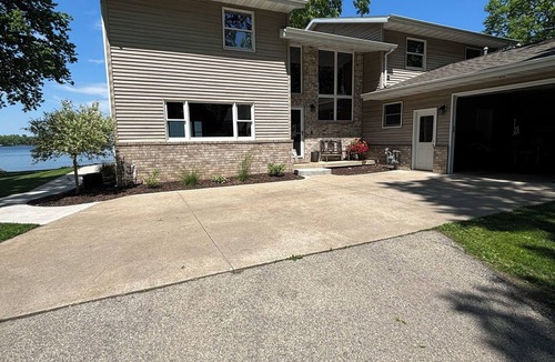 Neenah House | EAA RENTAL on Lake Winnebago!