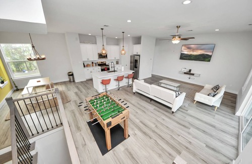 Greater Third Ward House | EaDo 3bd 3.5ba Townhome with Rooftop Patio & Dry Bar - 5 Mins from Daikin Park