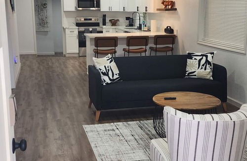 Greater East End House | EADO Escape l Close to Everything-Convenient, Downtown, Astro & Rockets Stadiums