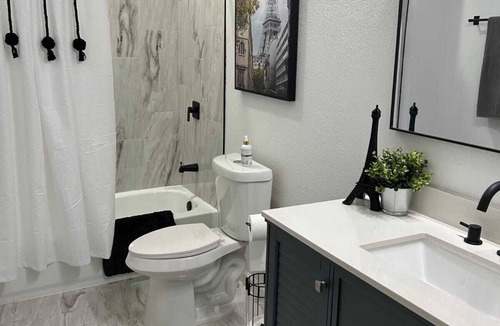 Greater East End House | EADO Escape l Close to Everything-Convenient, Downtown, Astro & Rockets Stadiums