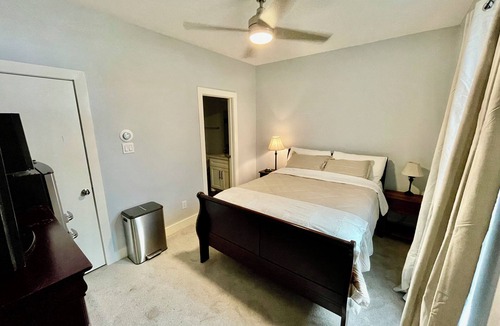 South Central Houston House | EADO Essentials Suite with Fridge, Microwave, WiFi and AC