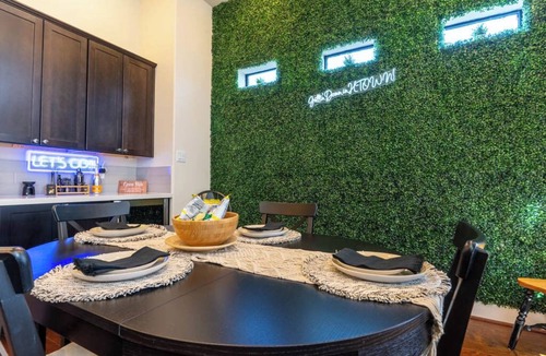 East Downtown Houston House | EADO ROOFTOP City View+FIFA World CUP VIBES, walk to GRB and Toyota Center.