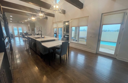 Afton House | Eagle Beach- Waterfront, Large Beach, Next to Shangri-La