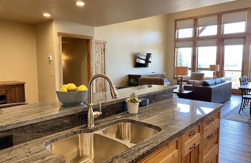 Bigfork House | Eagle Bend Townhome w/King Suites & Amazing Views