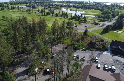 Bigfork House | Eagle Bend Townhome w King Suites & Amazing Views