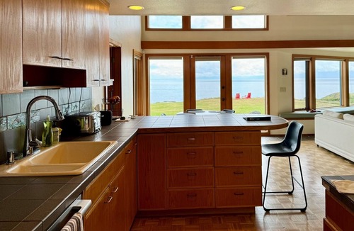 Friday Harbor House | Eagle Cove Waterfront Lookout