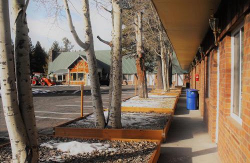 Chemult Hotel | Eagle Crater Lake Inn