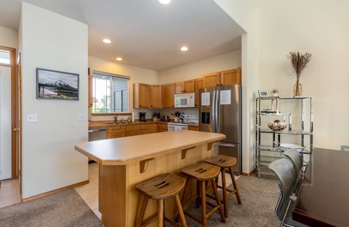 Redmond House | Eagle Crest Getaway w/Hot Tub & Golf Views