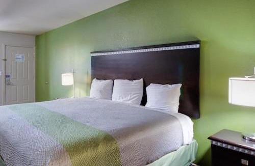 Floresville Hotel | Eagle Ford Inn