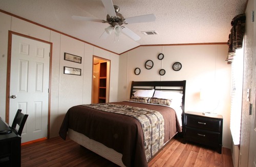 Dilley Cabin | Eagle Ford Village Suites Dilley
