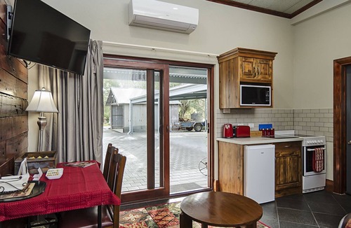 Gawler Bed & Breakfast | Eagle Foundry Bed & Breakfast (Thomson Suite only)