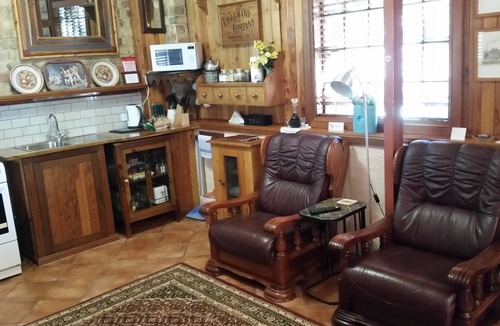 Gawler Bed & Breakfast | Eagle Foundry Bed & Breakfast (Thomson Suite only)