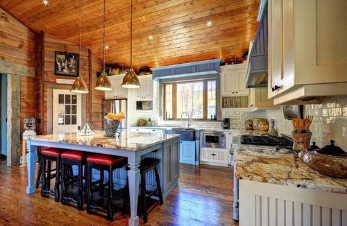 Eagle Lake Cottage | Eagle Lake Adventure Log Cabin in the Haliburton Highlands.