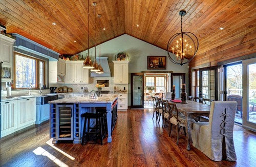 Eagle Lake Cottage | Eagle Lake Adventure Log Cabin in the Haliburton Highlands.