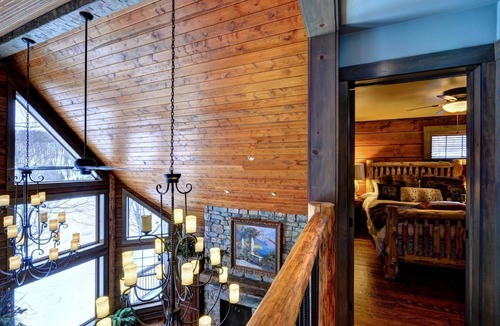 Eagle Lake Cottage | Eagle Lake Executive Retreat – Luxury Haliburton Lakefront Getaway