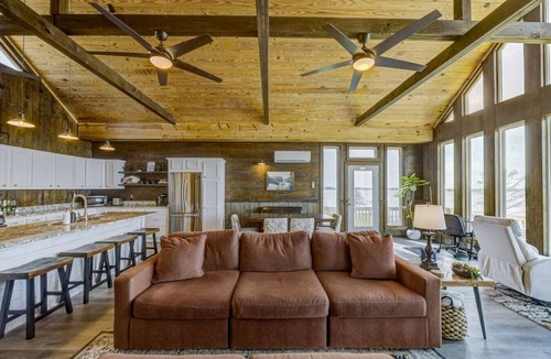 Sondheimer House | Eagle Lake Retreat - Lakefront/EV/AC/Vicksburg MS