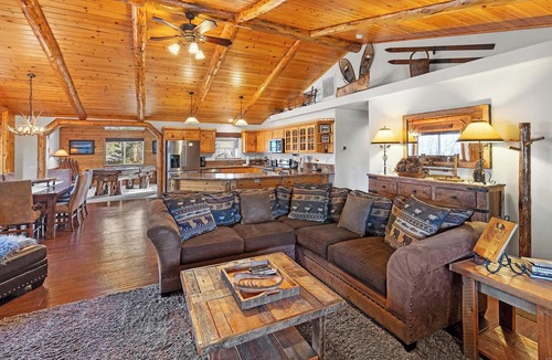 Eagle Mountain Estates Cabin | Eagle Mountain Lodge: 5 Star Luxury Log Cabin! Central AC! Great Location! Pool Table! Propane BBQ! Back Deck!