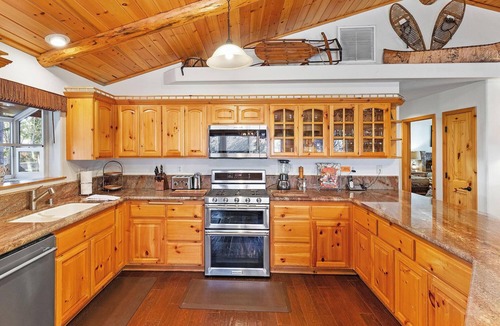 Eagle Mountain Estates Cabin | Eagle Mountain Lodge: 5 Star Luxury Log Cabin! Central AC! Great Location! Pool Table! Propane BBQ! Back Deck!