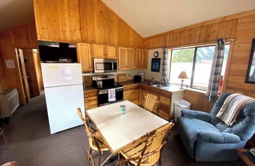 Cooke City-Silver Gate House | Eagle Nest Cabin Yellowstone Getaway in Cooke City