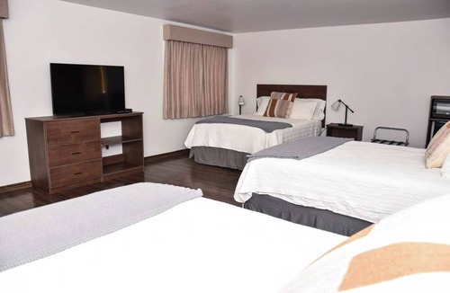 Ashton Hotel | Eagle Peak Lodge & Cabins