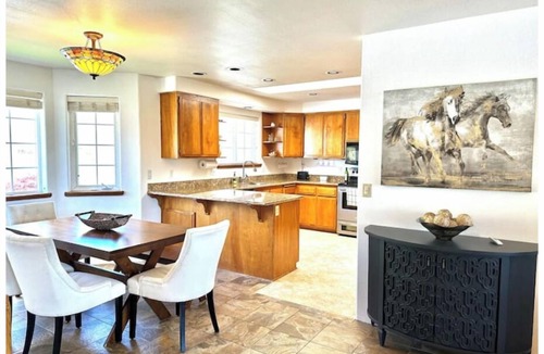 Eagle Point House | Eagle Point Getaway - Horse & Pet friendly