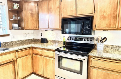 Eagle Point House | Eagle Point Getaway - Horse & Pet friendly