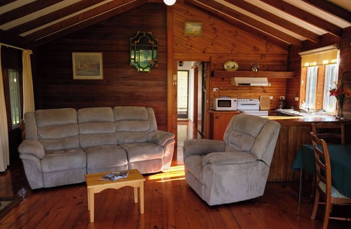 Eagle Point House | Eagle Point Lakeside Cottage