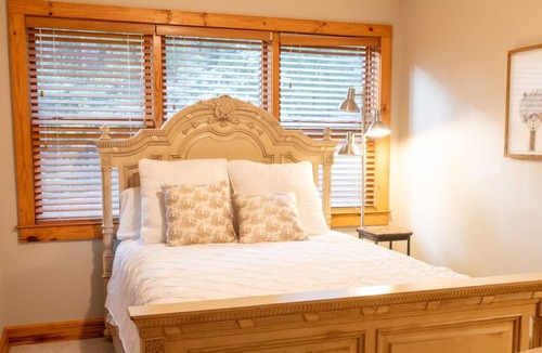 Groveoak House | Eagle Point on The Lake