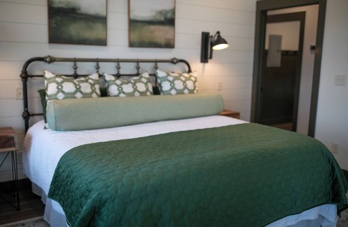 Cottondale Hotel | Eagle Ridge Farm's - Pappy's Place