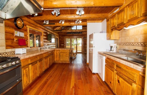 Island Park Hotel | Eagle Ridge Ranch