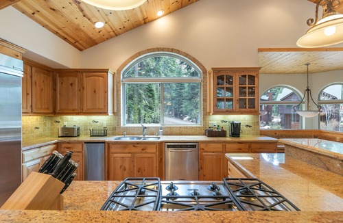 Tahoe Pines House | Eagle Rock By Tahoe Getaways - 4BR West Shore w Hot Tub, Pet Friendly