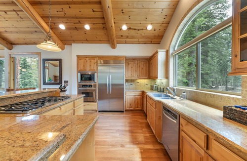 Tahoe Pines House | Eagle Rock By Tahoe Getaways - 4BR West Shore w Hot Tub, Pet Friendly