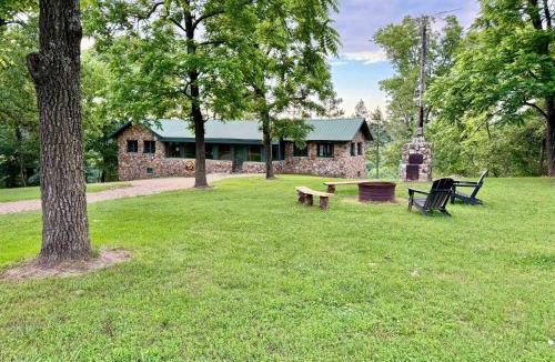Tahlequah House | Eagle Rock Cabin Illinois River view